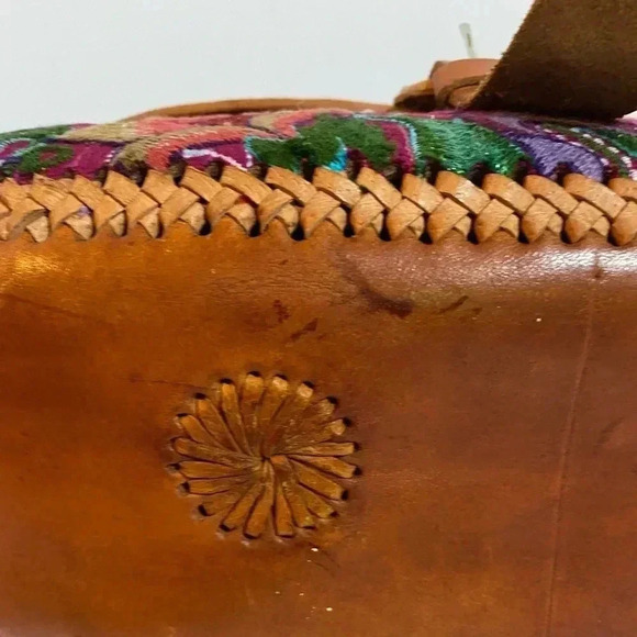 Handmade woven leather print handbag - Picture 2 of 11